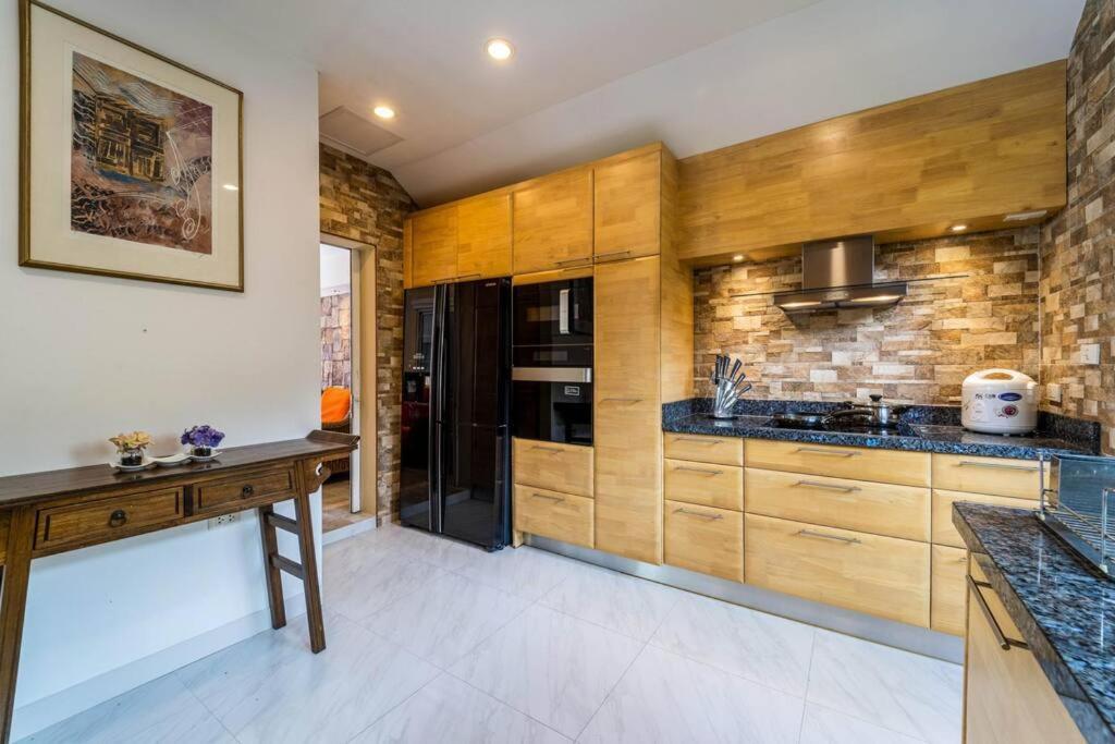3 Bedroom Pool In Great Location Stv Villaer *