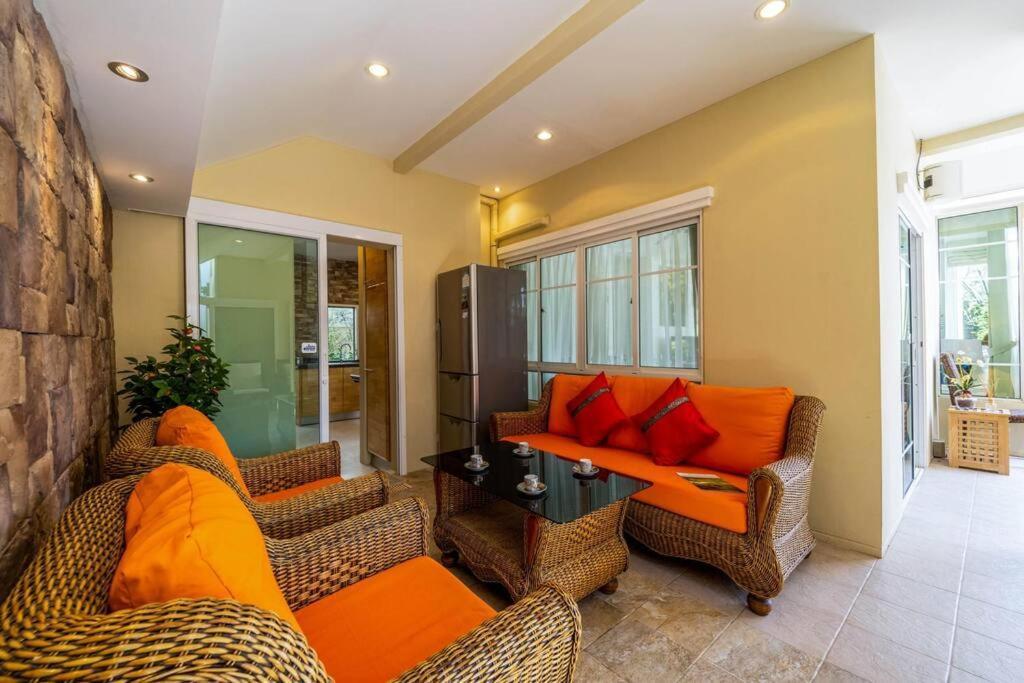 3 Bedroom Pool In Great Location Stv Villaer