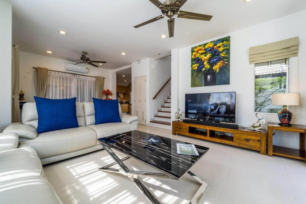 3 Bedroom Pool In Great Location Stv Villaer