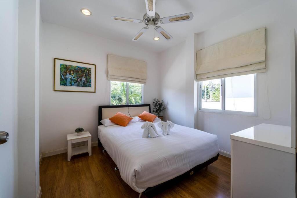 3 Bedroom Pool In Great Location Stv Villaer