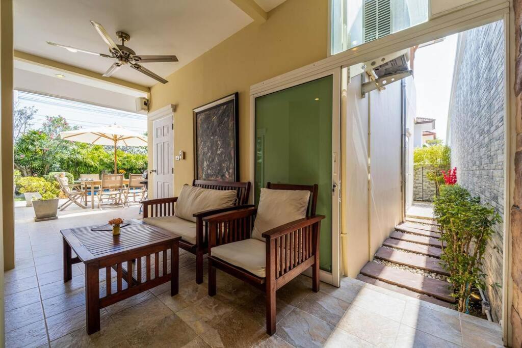 3 Bedroom Pool In Great Location Stv Villaer