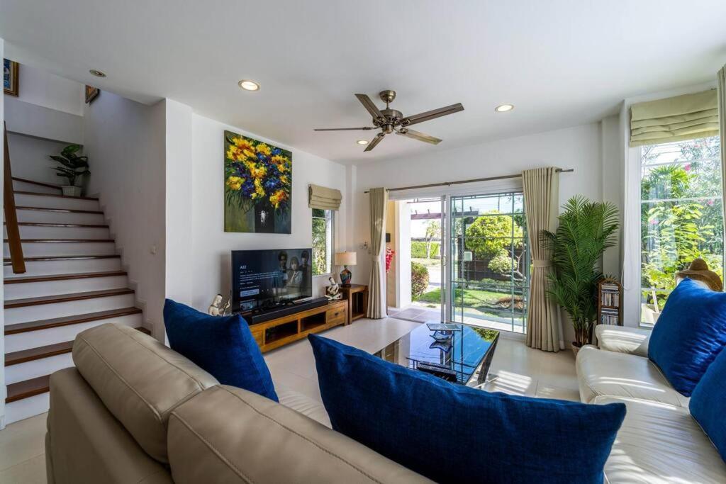 3 Bedroom Pool In Great Location Stv Villaer *