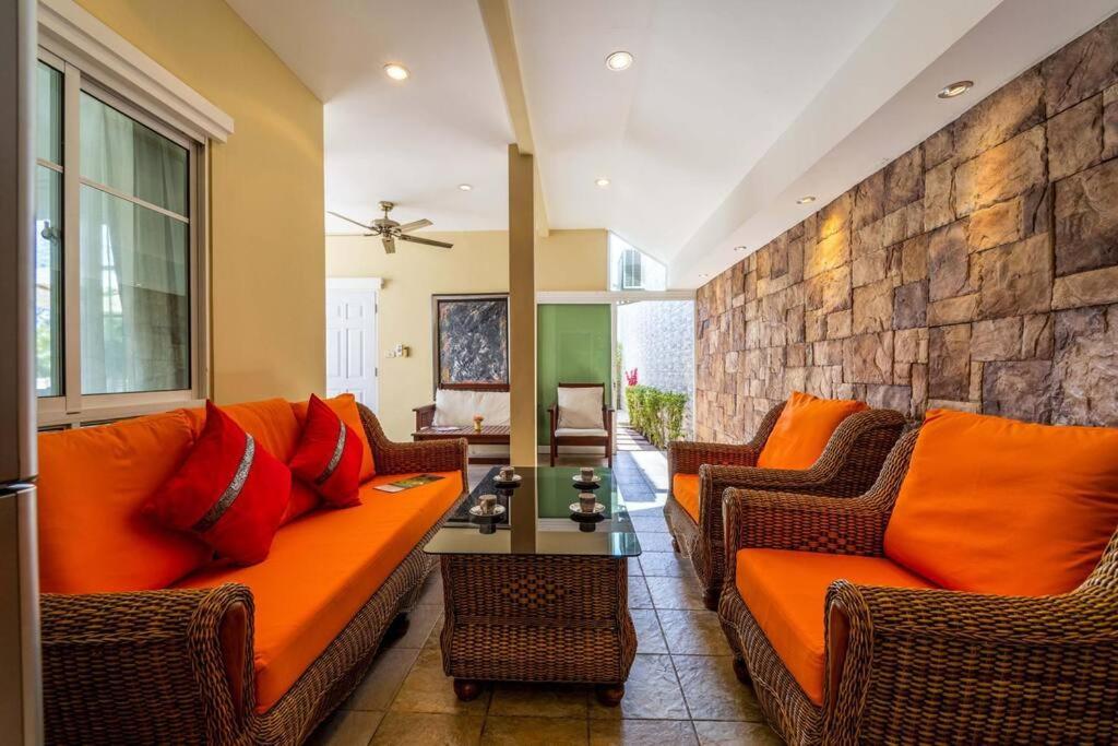 Villaer 3 Bedroom Pool In Great Location Stv *