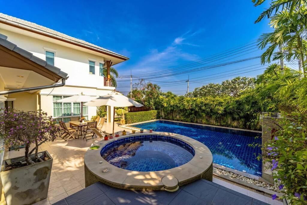 3 Bedroom Pool In Great Location Stv * HHQ