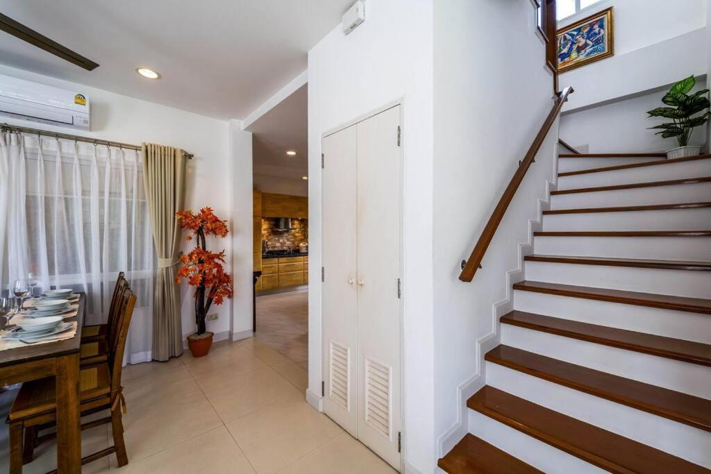 3 Bedroom Pool In Great Location Stv Villa HHQ