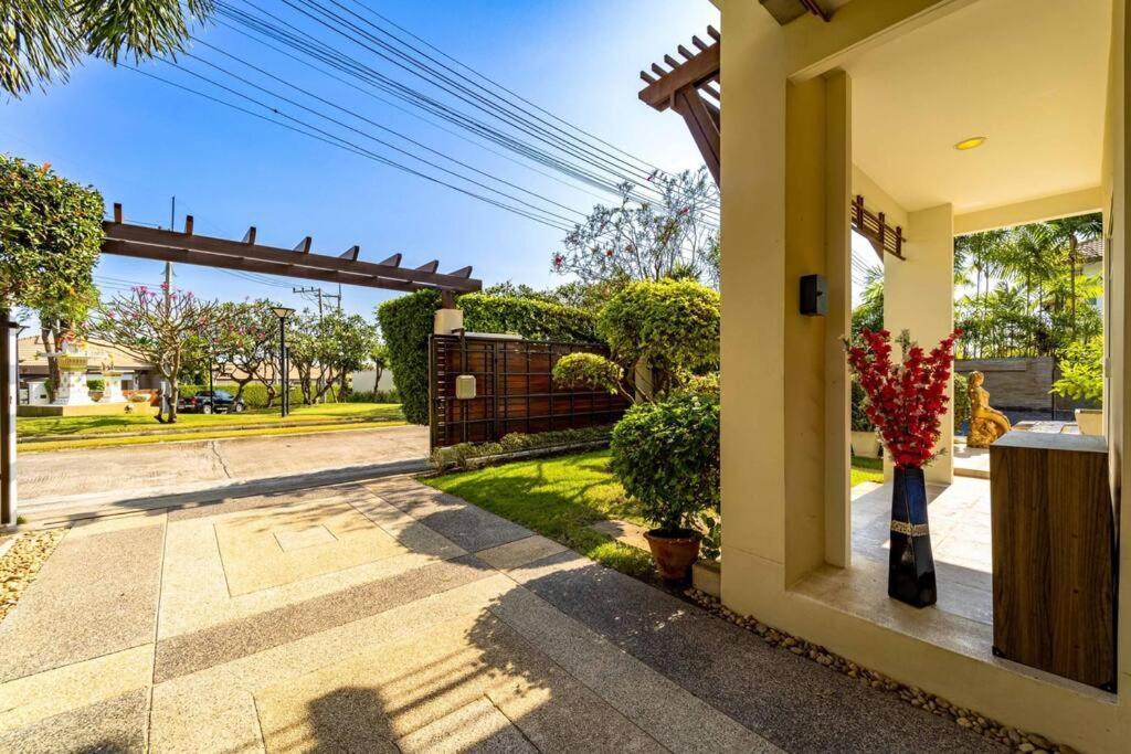 3 Bedroom Pool In Great Location Stv Villa HHQ