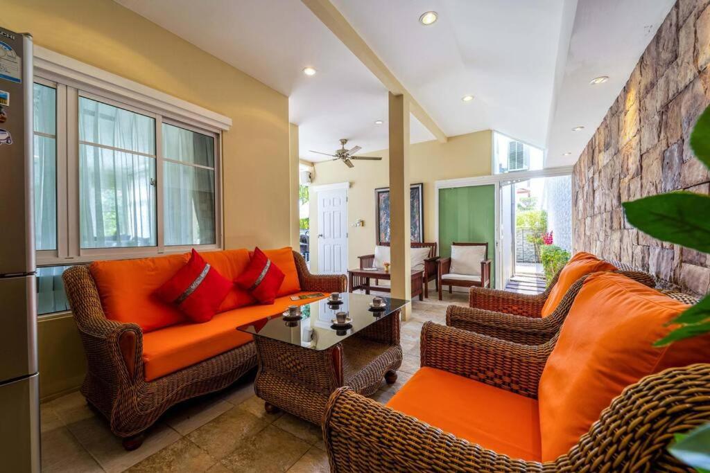 3 Bedroom Pool In Great Location Stv HHQ